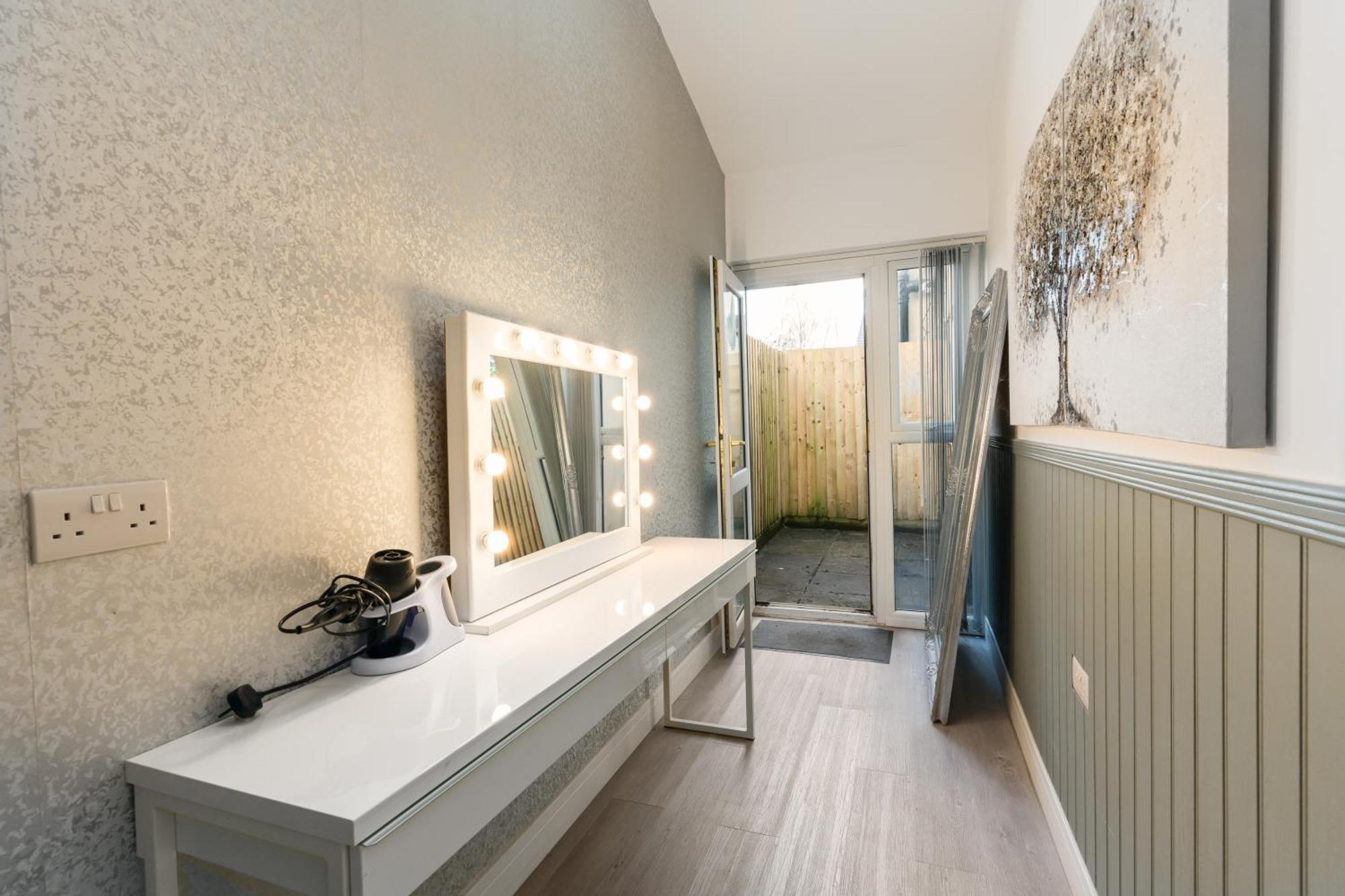 Nottage House Premier Apartments Cardiff Exterior photo